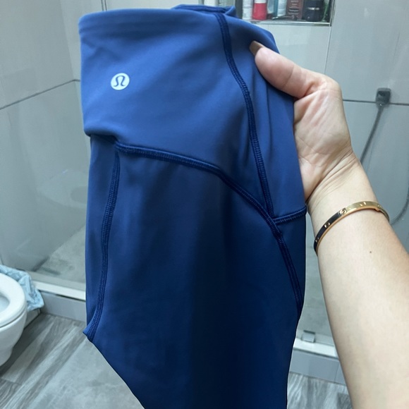 Lululemon royal blue leggings with mesh size 4 - Picture 5 of 5